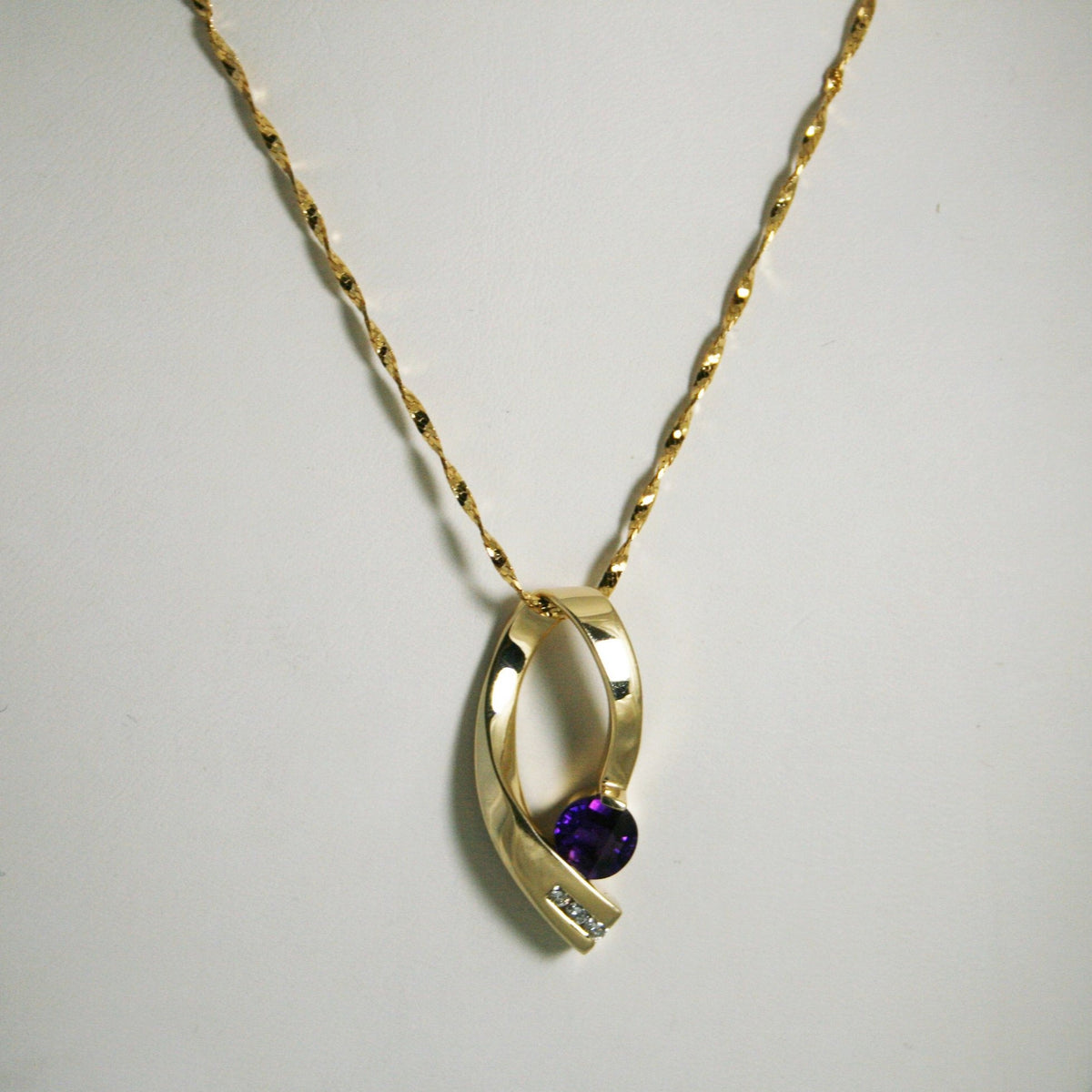 18K Karat Yellow Gold Amethyst And Diamond Pendant And Chain - Philadelphia Gold & Silver Exchange