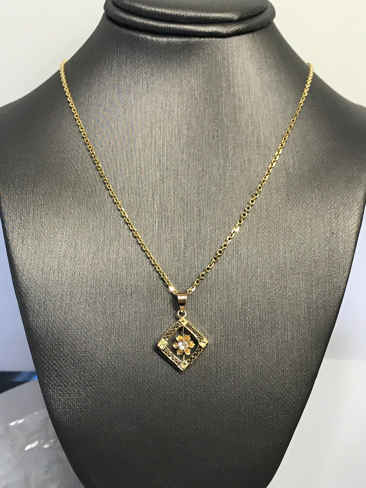 14 Karat Yellow Gold Flower Pendant & Chain - Philadelphia Gold & Silver Exchange
