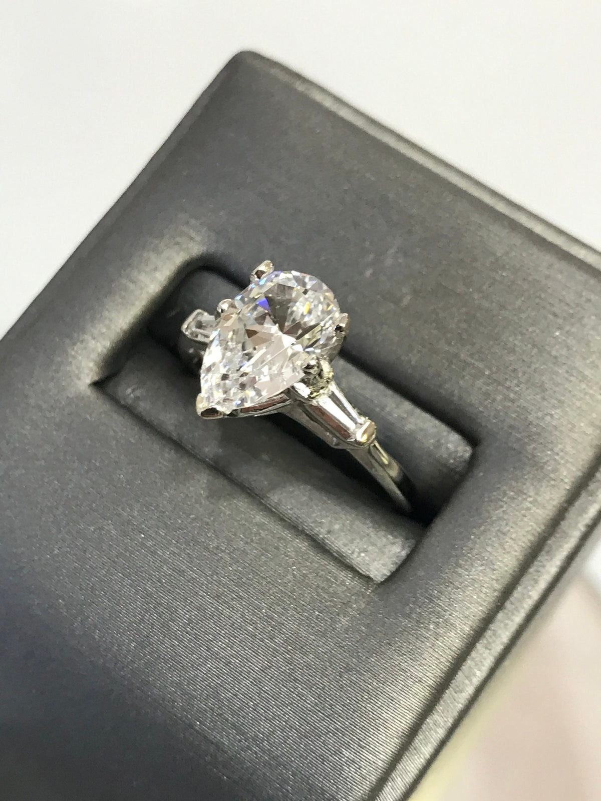 14 Karat White Gold Pear Shape Cubic Zirconia Engagement Ring - Philadelphia Gold & Silver Exchange