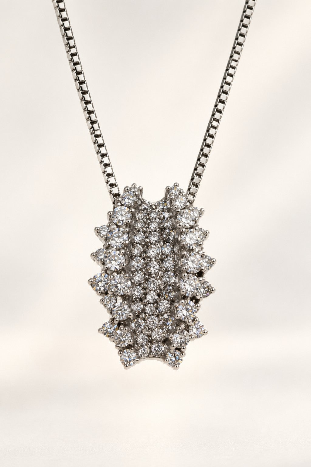 14 Karat White Gold Diamond Cluster Necklace, photo 6