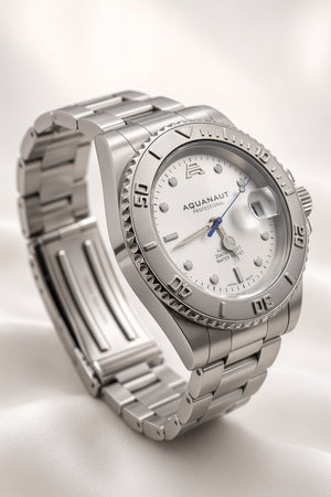 Aquanaut Professional, stainless steel case and oyster-style bracelet with a high-contrast white dial