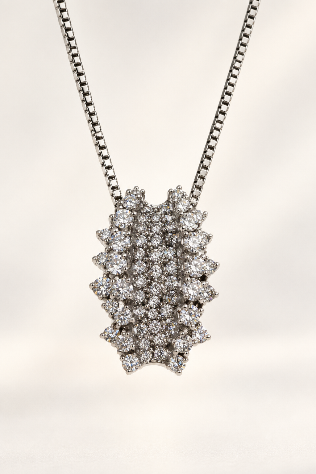 14 Karat White Gold Diamond Cluster Necklace, photo 8