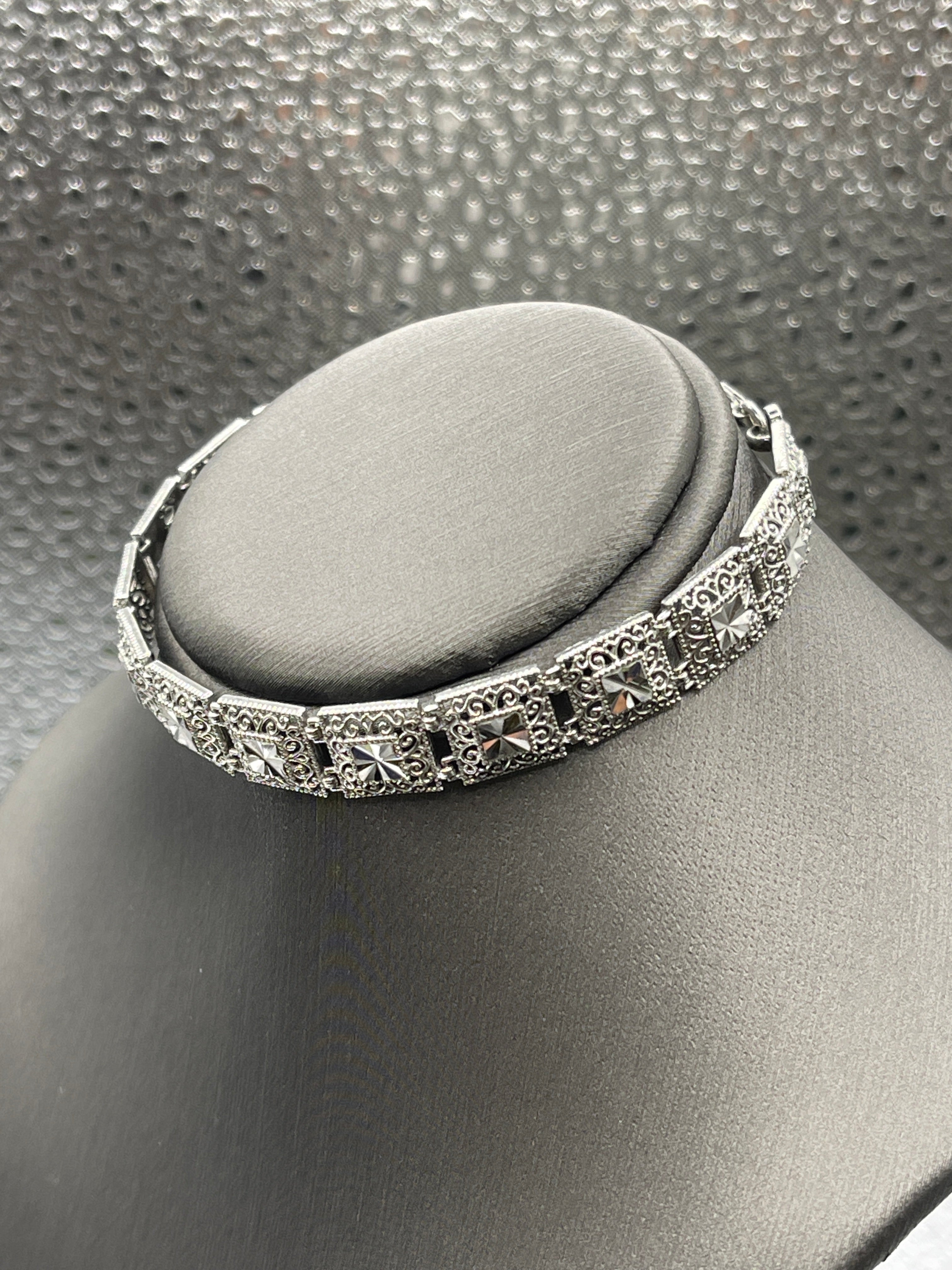 Rose Bracelet: Silver Elegance with Timeless Flower Design – BellaJewels