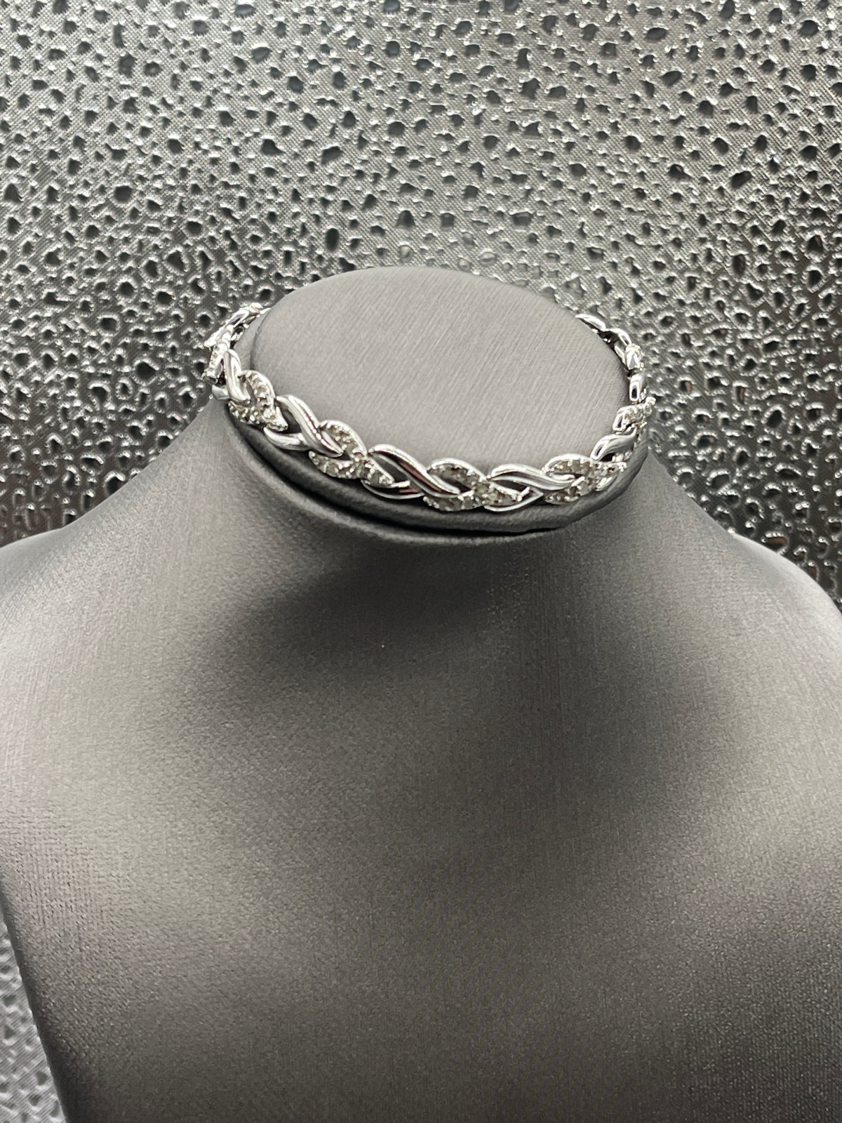 Ladies Sterling Silver and Diamond Cut Link Bracelet