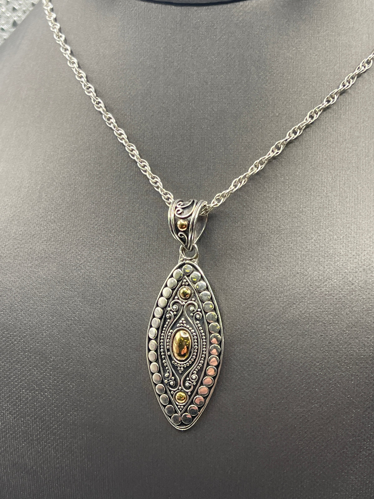 Beautiful Ladies Sterling Silver Necklace