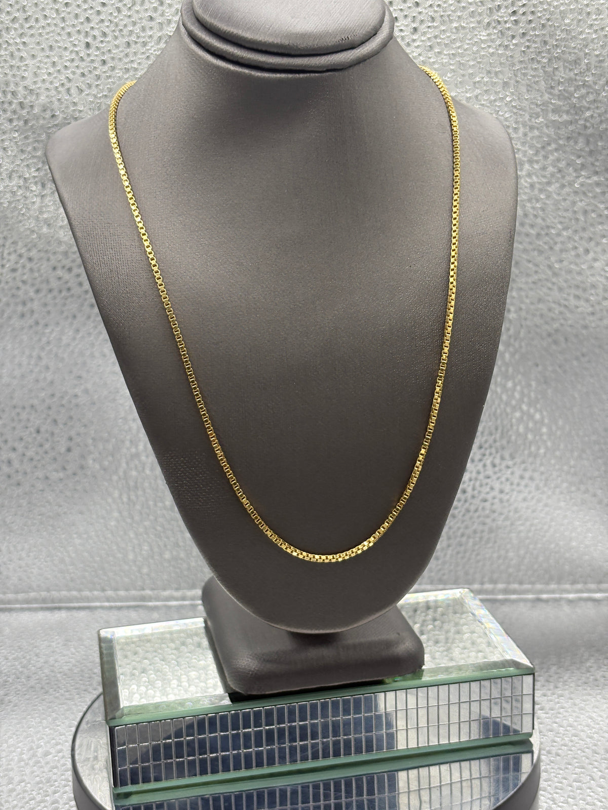 Ladies/Gents 18 Karat Yellow Gold Box Link Chain