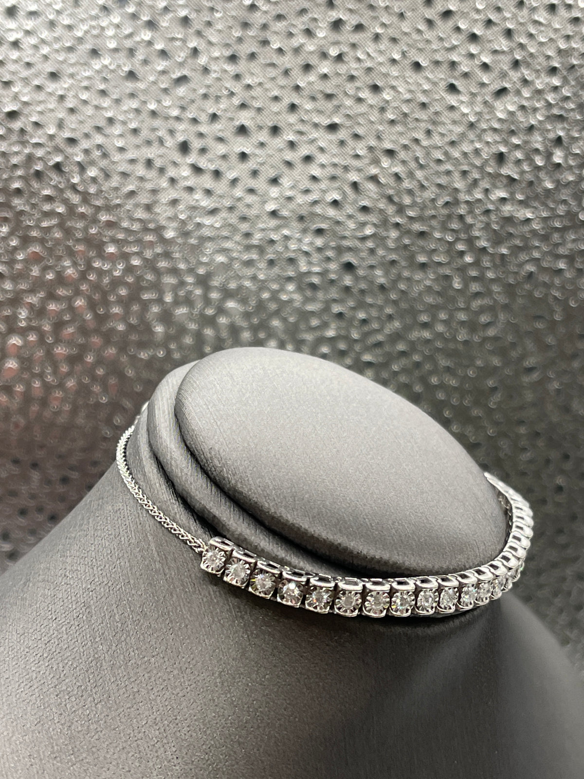 Brilliant 14 Karat White Gold Diamond Bracelet