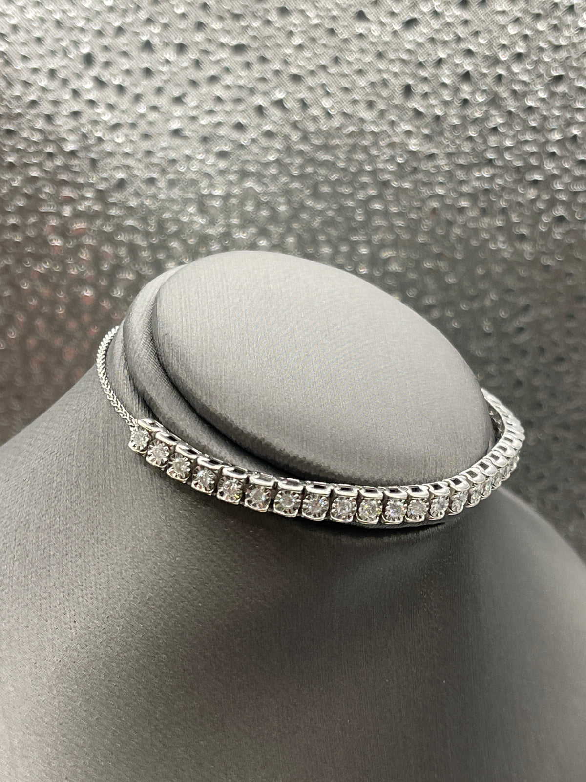 Brilliant 14 Karat White Gold Diamond Bracelet