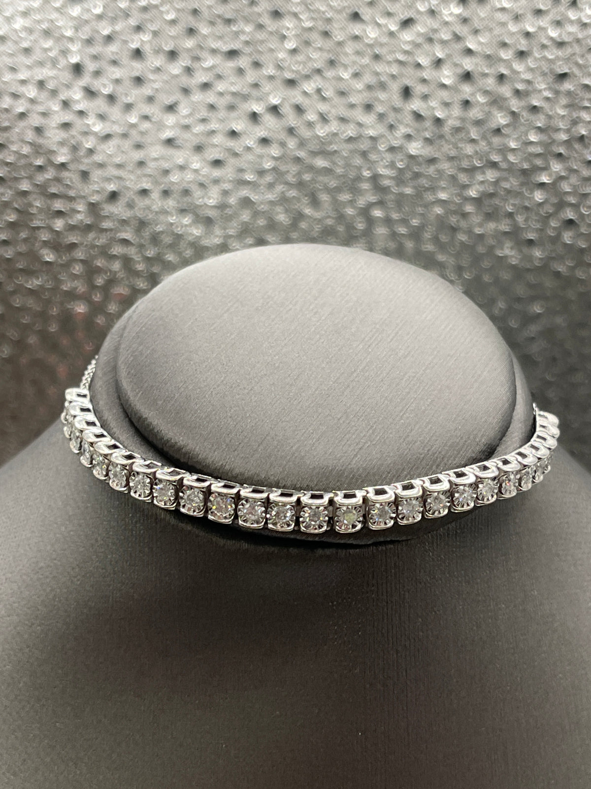 Brilliant 14 Karat White Gold Diamond Bracelet