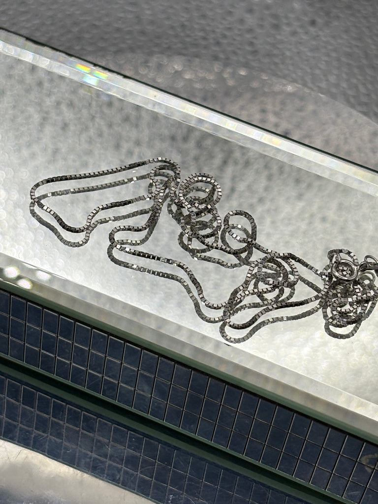 Ladies/ Gents 14 Karat White Gold Box Chain