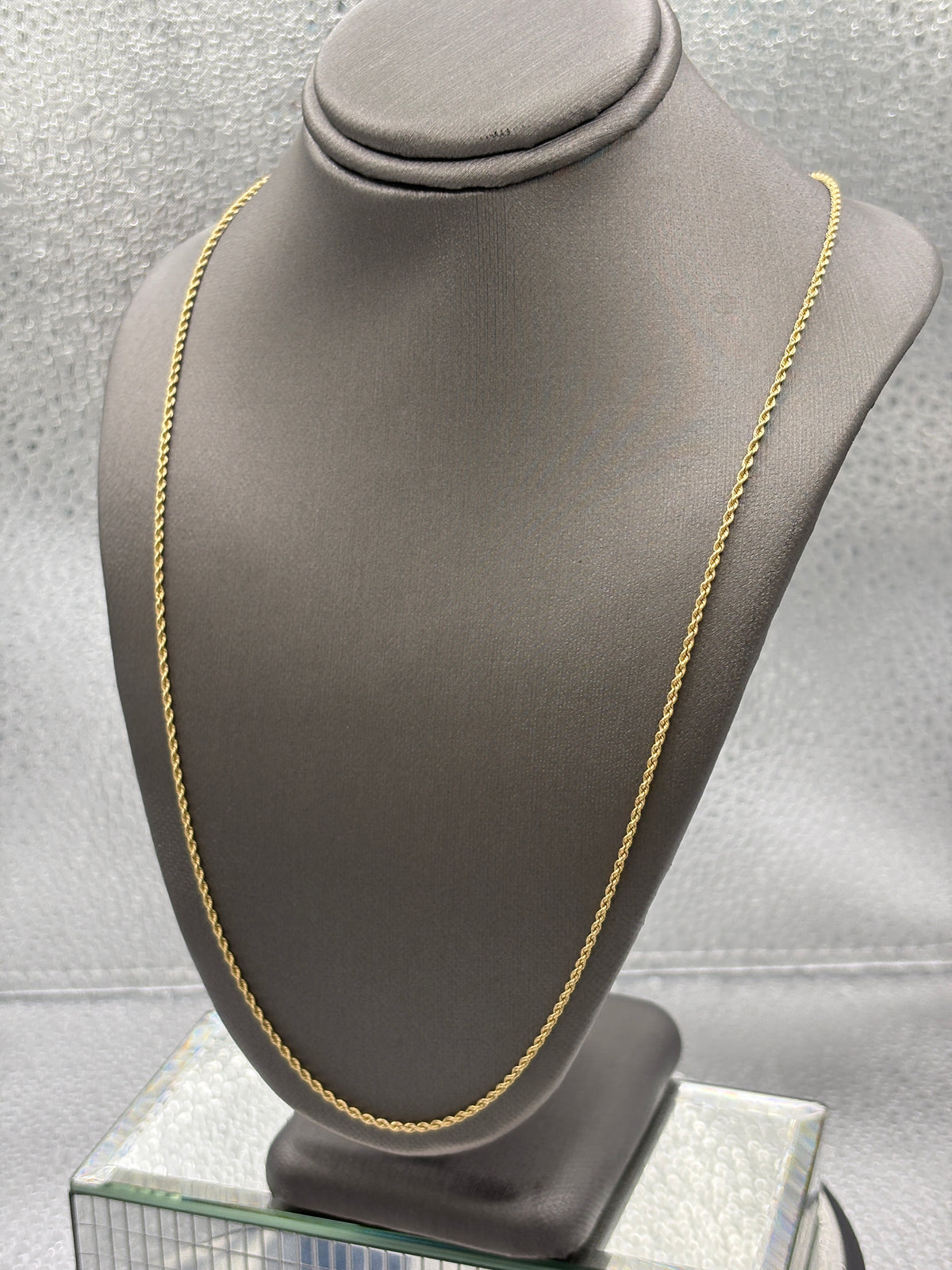Ladies 14 Karat Solid Yellow Gold Di-Cut Solid Rope Chain