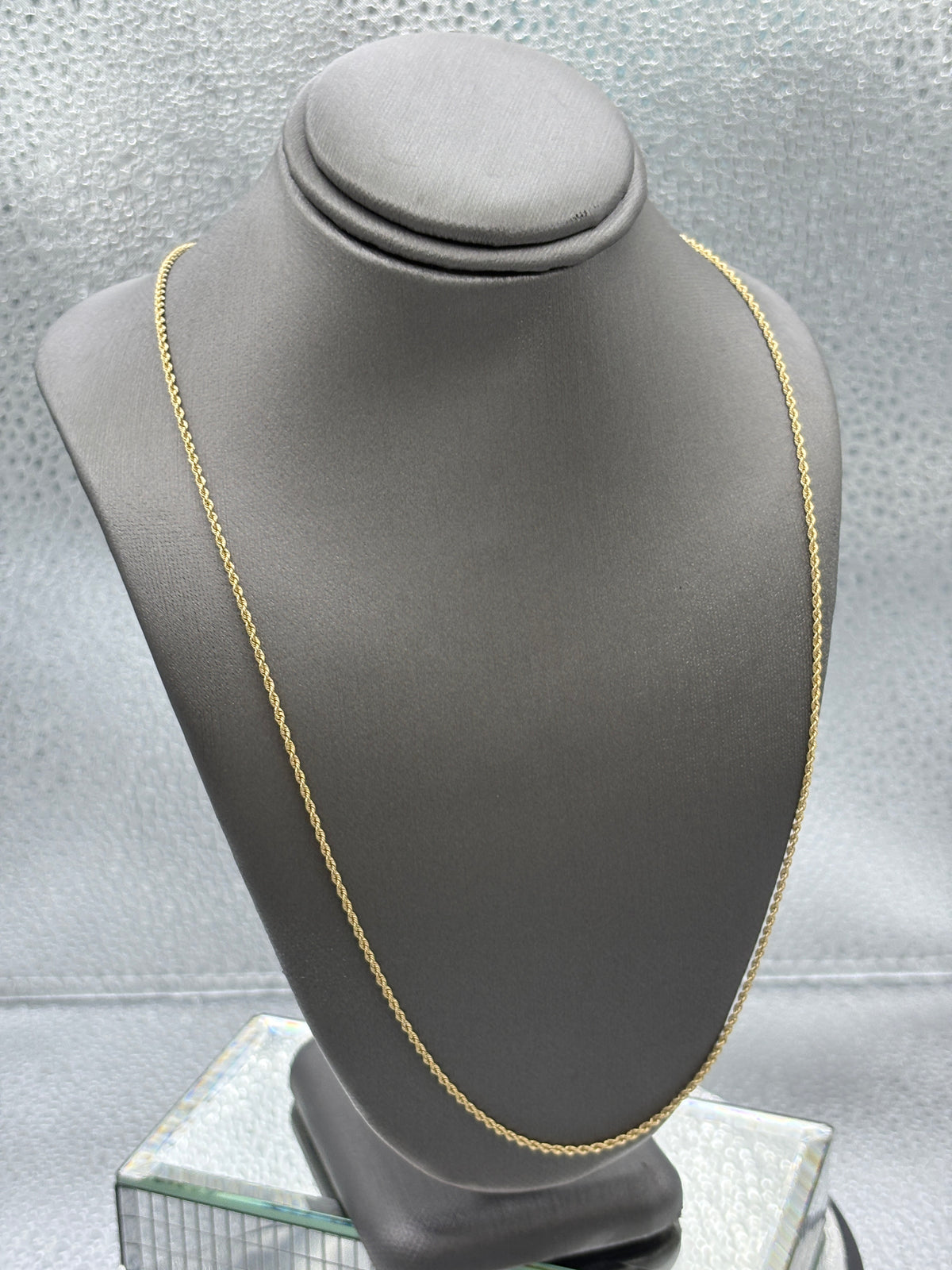 Ladies 14 Karat Solid Yellow Gold Di-Cut Solid Rope Chain