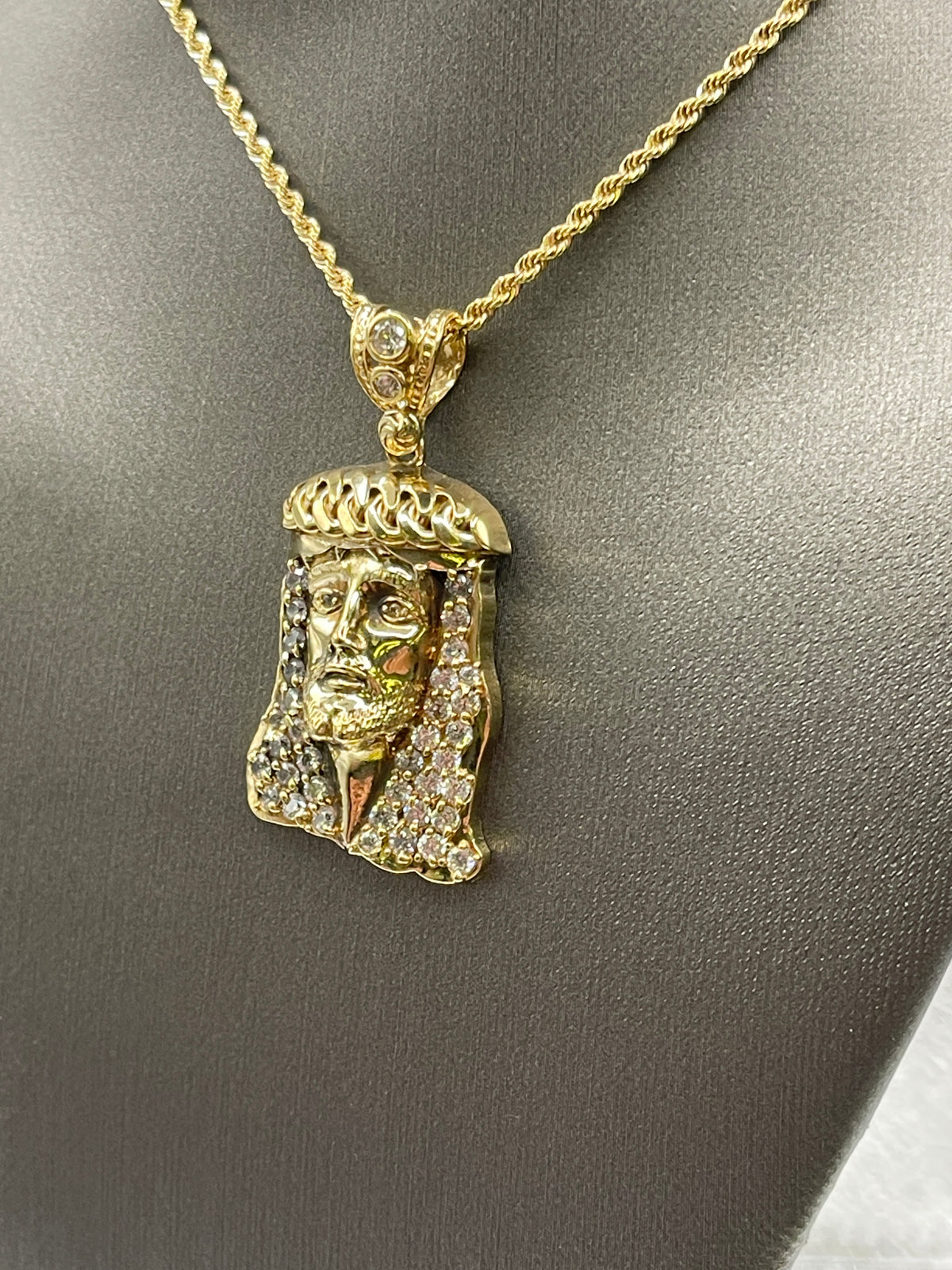 A Fabulous 10 Karat Yellow Gold Jesus Pendant