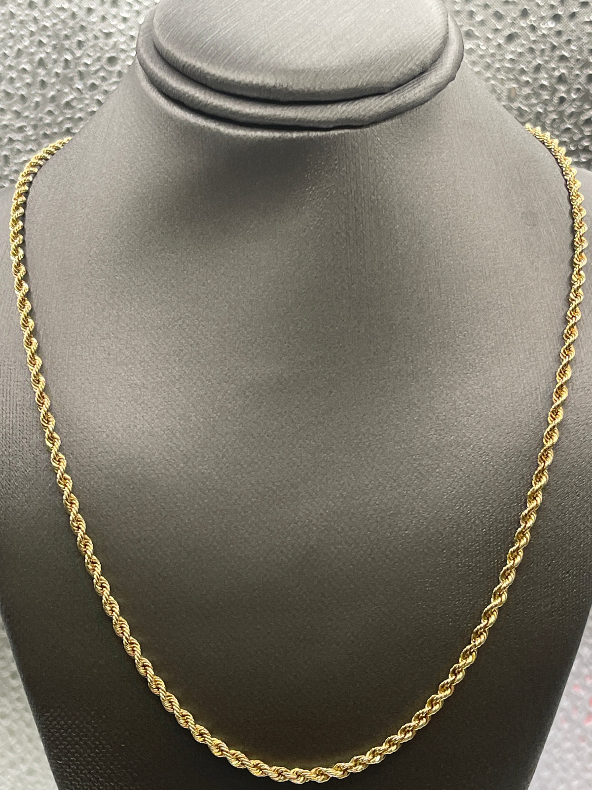 A Classic 14 Karat Yellow Gold Solid Rope chain