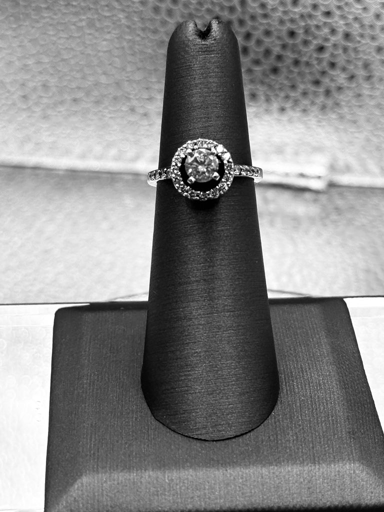 Ladies 14 Karat White Gold Round Diamond Engagement Ring