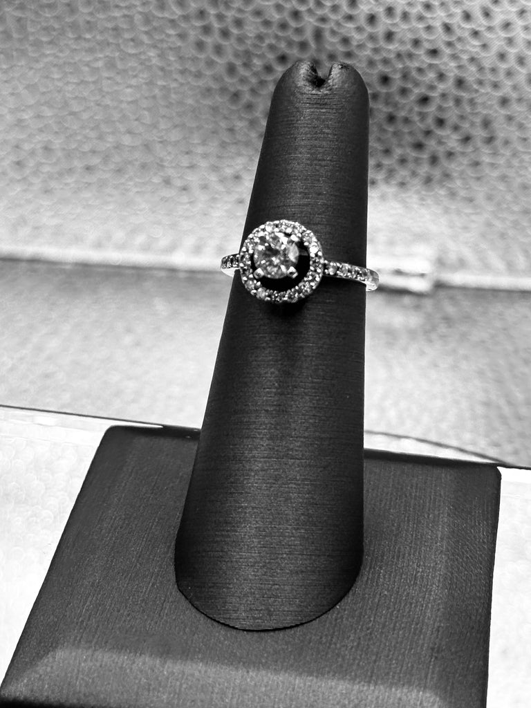 Ladies 14 Karat White Gold Round Diamond Engagement Ring