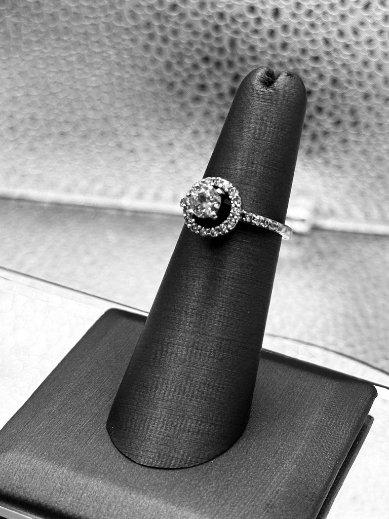 Ladies 14 Karat White Gold Round Diamond Engagement Ring