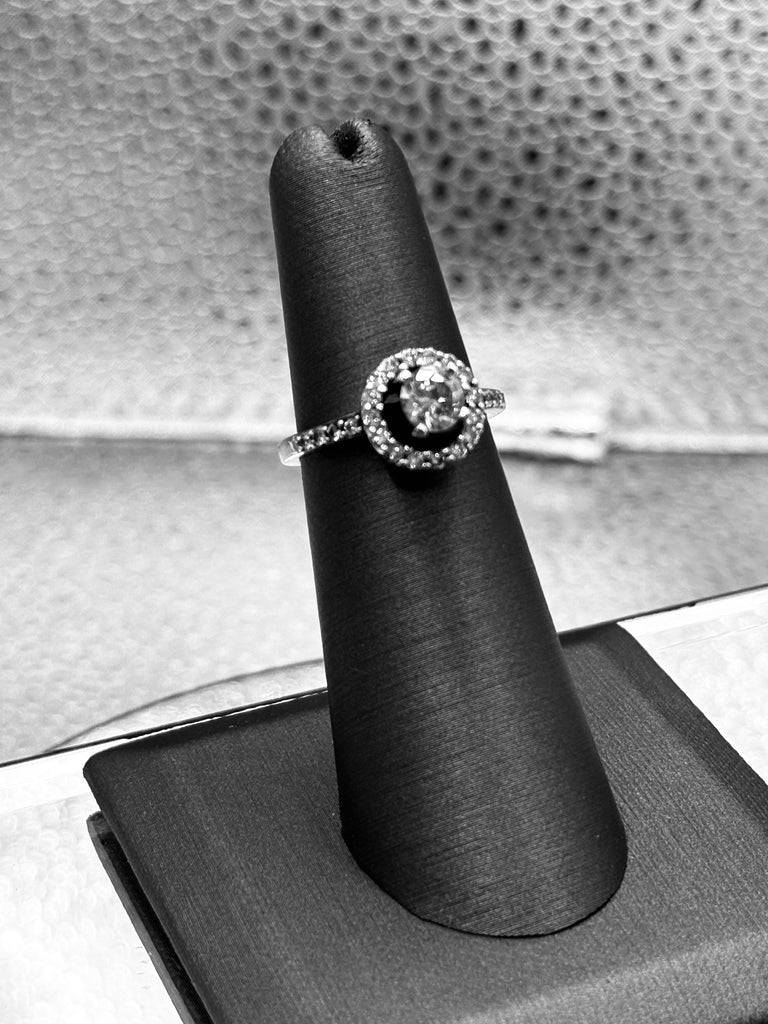 Ladies 14 Karat White Gold Round Diamond Engagement Ring