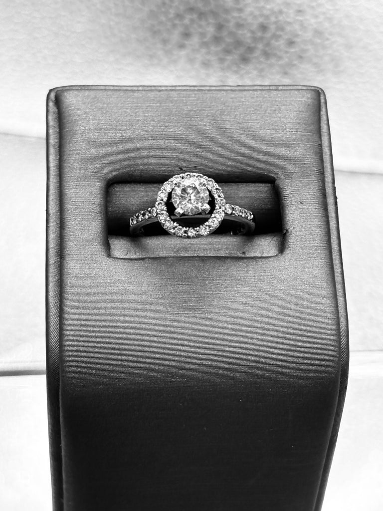 Ladies 14 Karat White Gold Round Diamond Engagement Ring