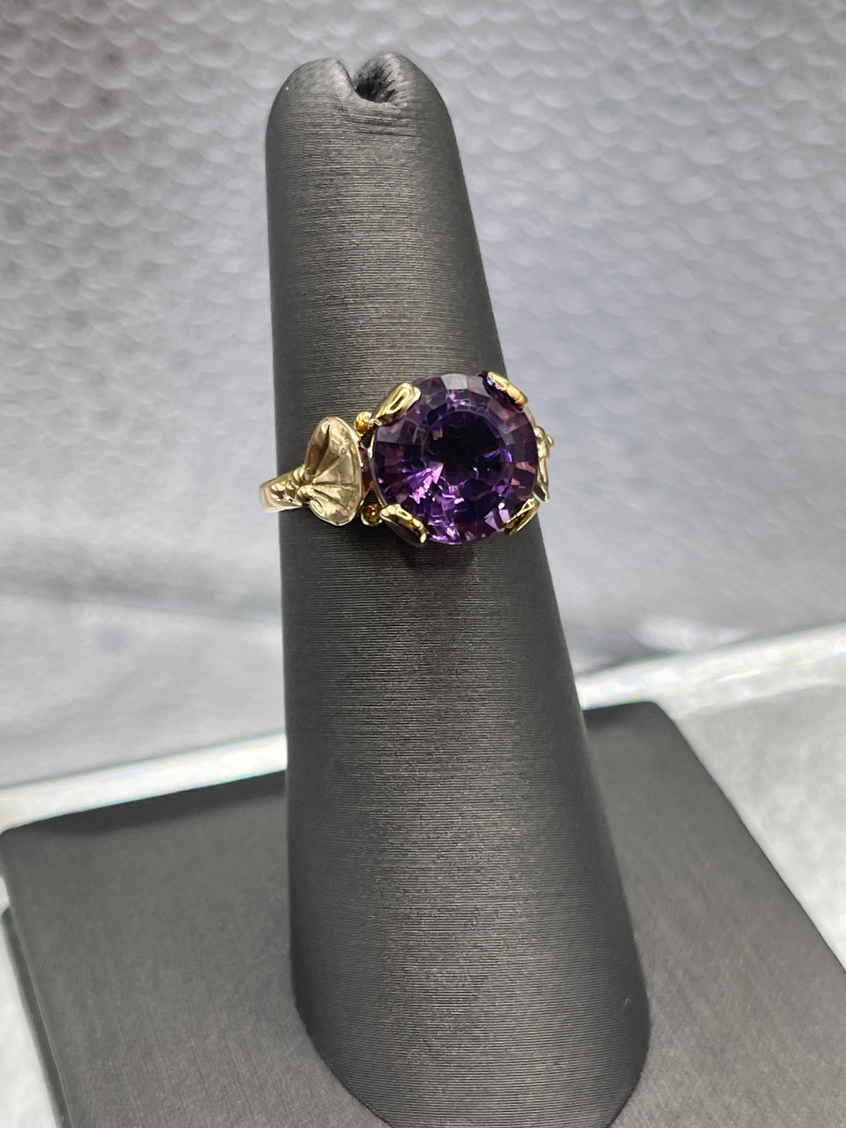 Ladies 18 Karat Solid Yellow Gold Amethyst Ring