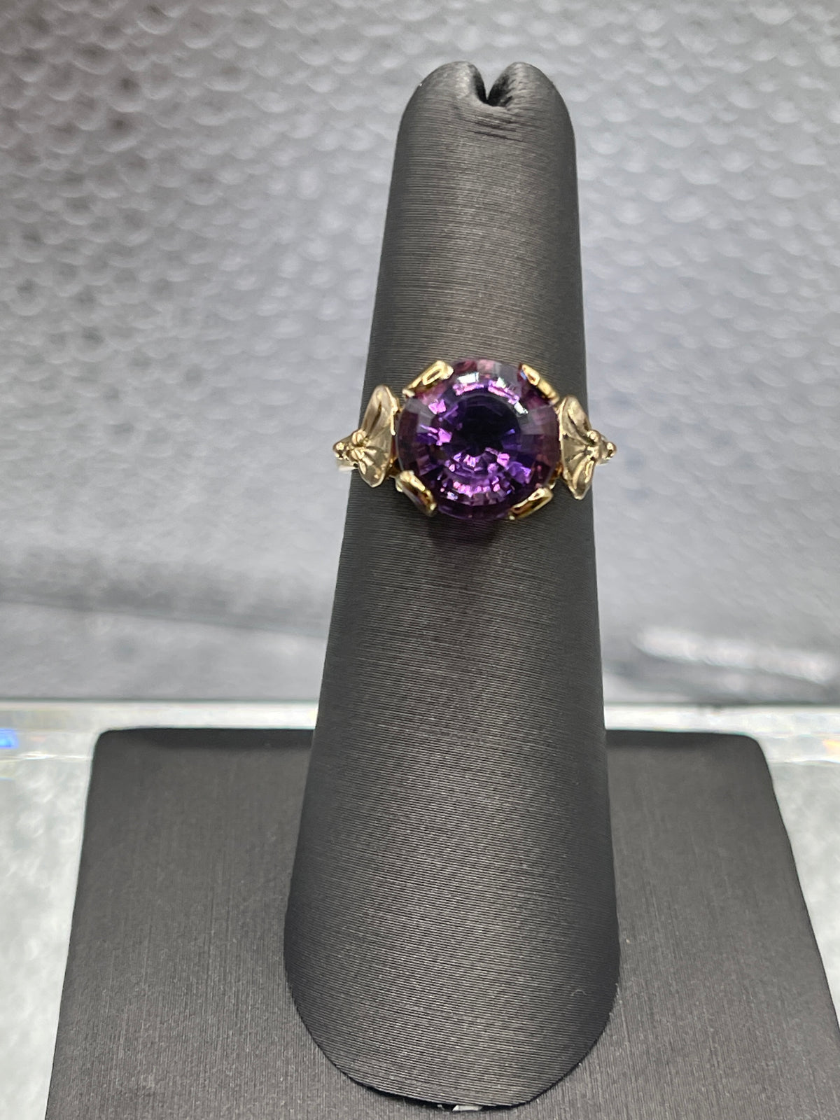 Ladies 18 Karat Solid Yellow Gold Amethyst Ring
