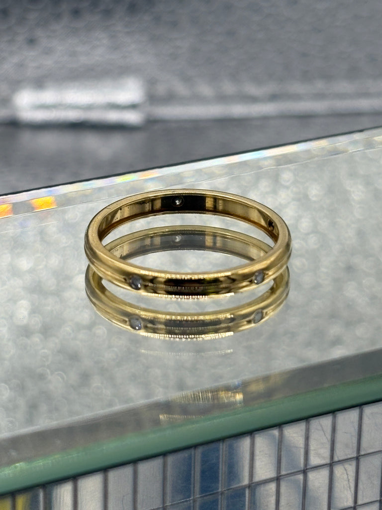 Ladies/Gents 18 Karat Yellow Gold Diamond Band