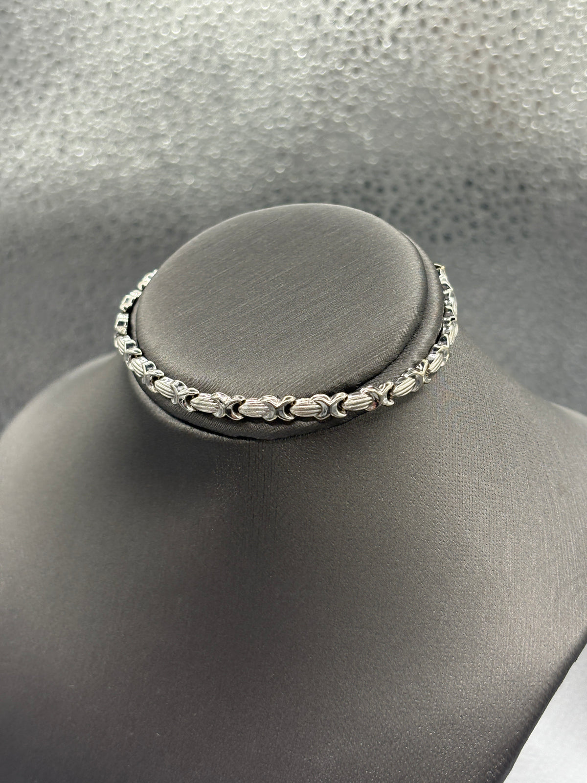 10 Karat White Gold ladies XO Love Link Bracelet
