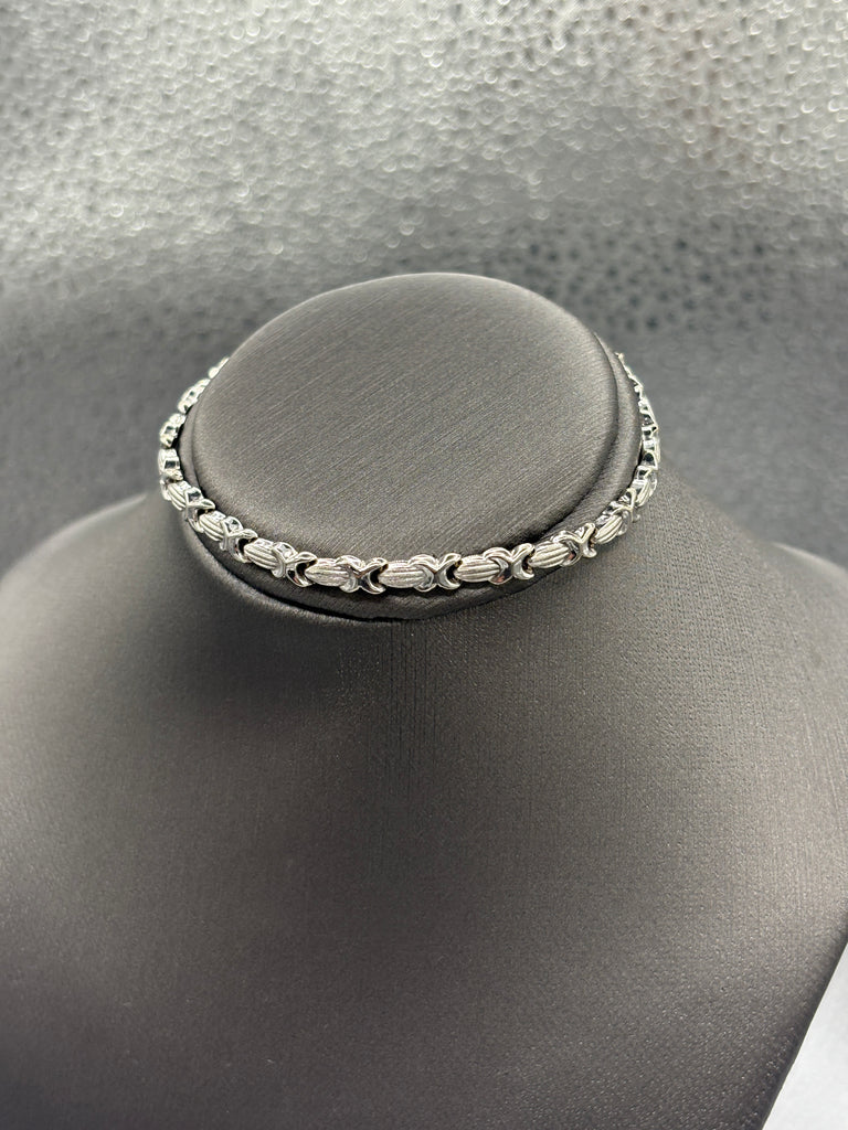 10 Karat White Gold ladies XO Love Link Bracelet