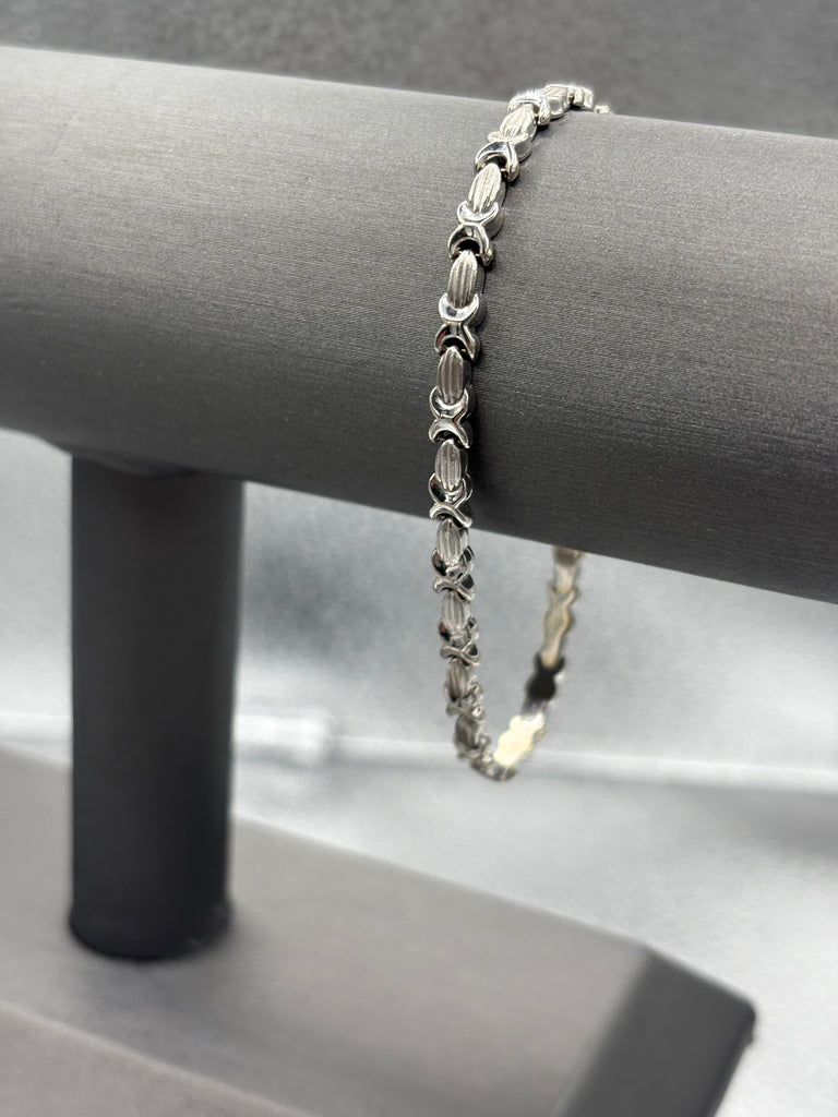 10 Karat White Gold ladies XO Love Link Bracelet