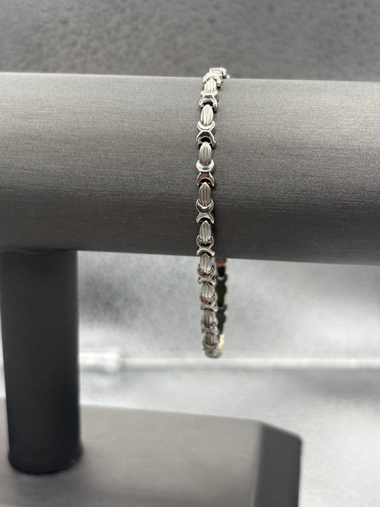 10 Karat White Gold ladies XO Love Link Bracelet