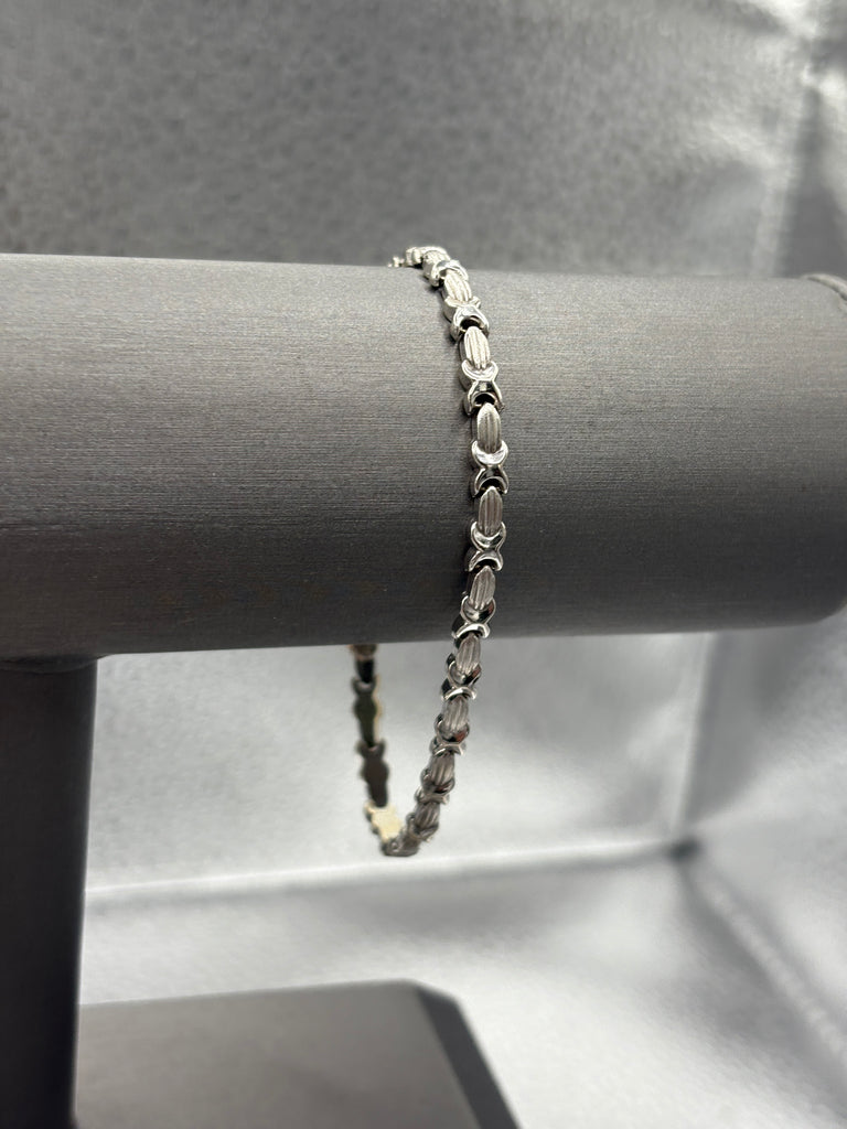 10 Karat White Gold ladies XO Love Link Bracelet
