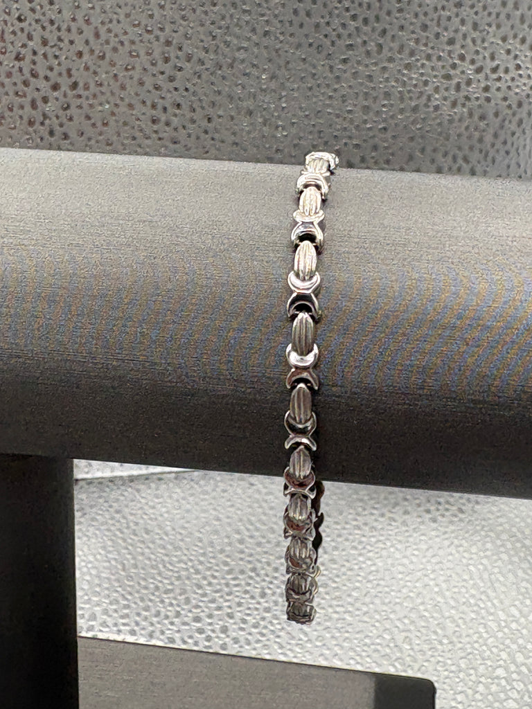 10 Karat White Gold ladies XO Love Link Bracelet