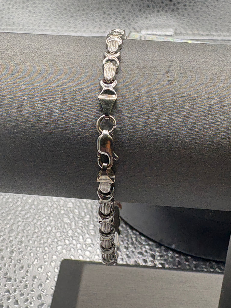 10 Karat White Gold ladies XO Love Link Bracelet