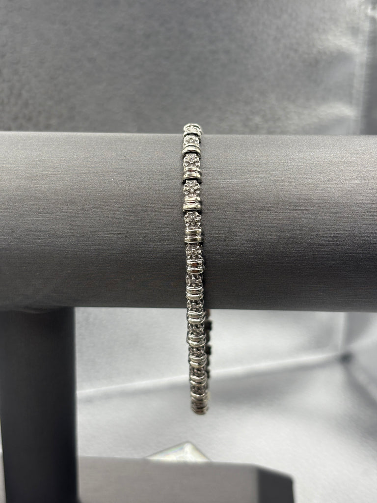 10 Karat White Gold Ladies Diamond Tennis Style Link Bracelet