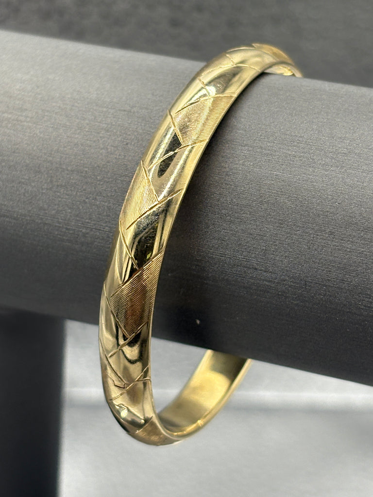 14 Karat Yellow Gold Ladies Engraved Bangle Bracelet