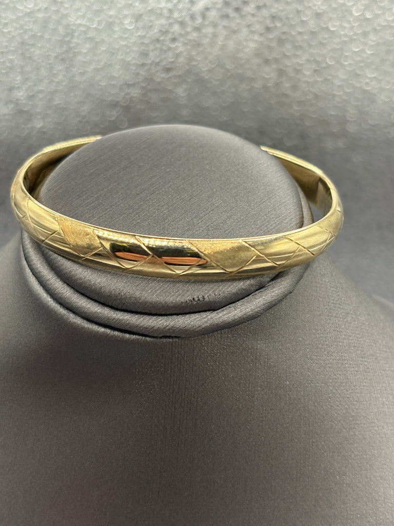 14 Karat Yellow Gold Ladies Engraved Bangle Bracelet