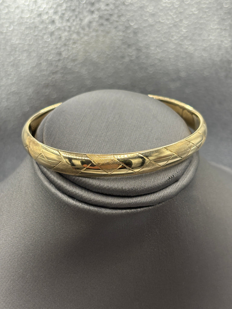 14 Karat Yellow Gold Ladies Engraved Bangle Bracelet