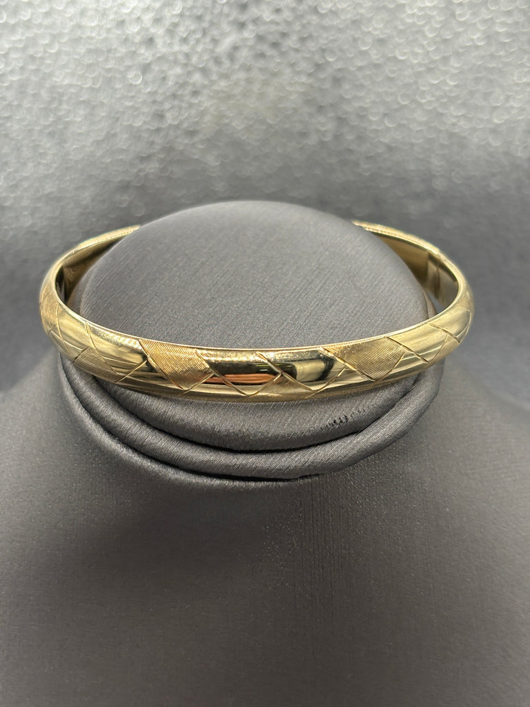 14 Karat Yellow Gold Ladies Engraved Bangle Bracelet