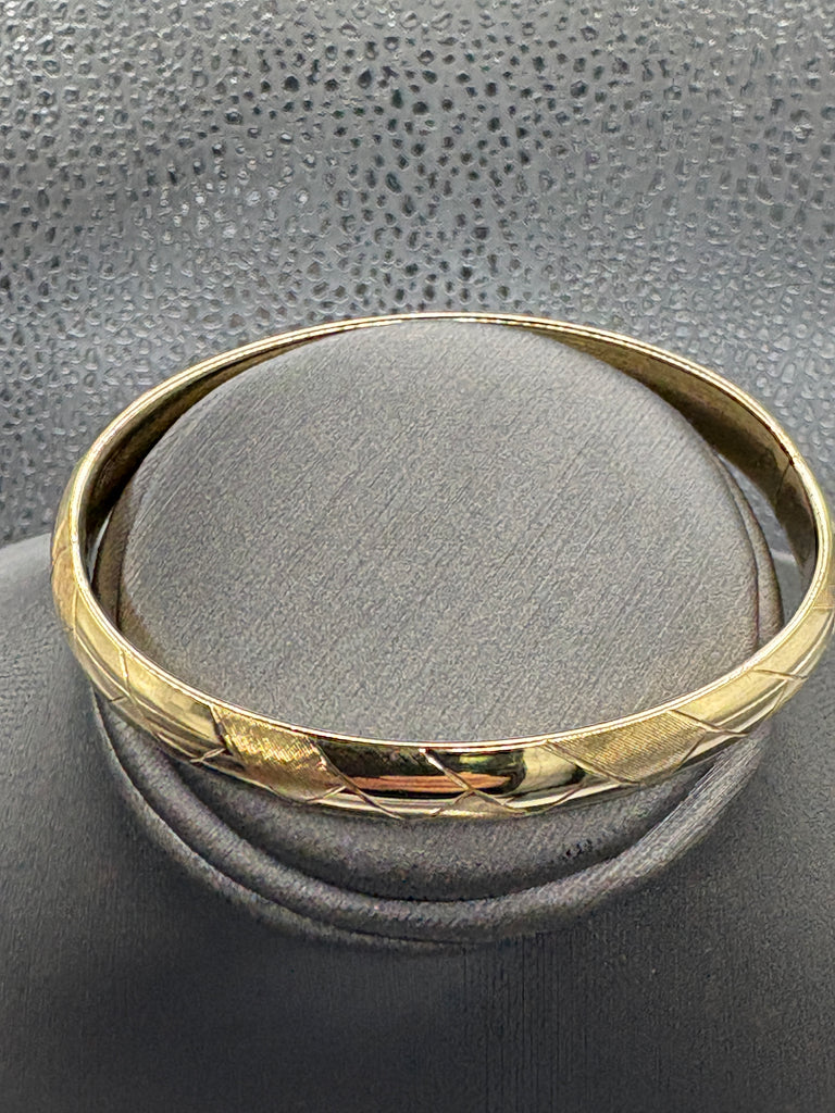 14 Karat Yellow Gold Ladies Engraved Bangle Bracelet