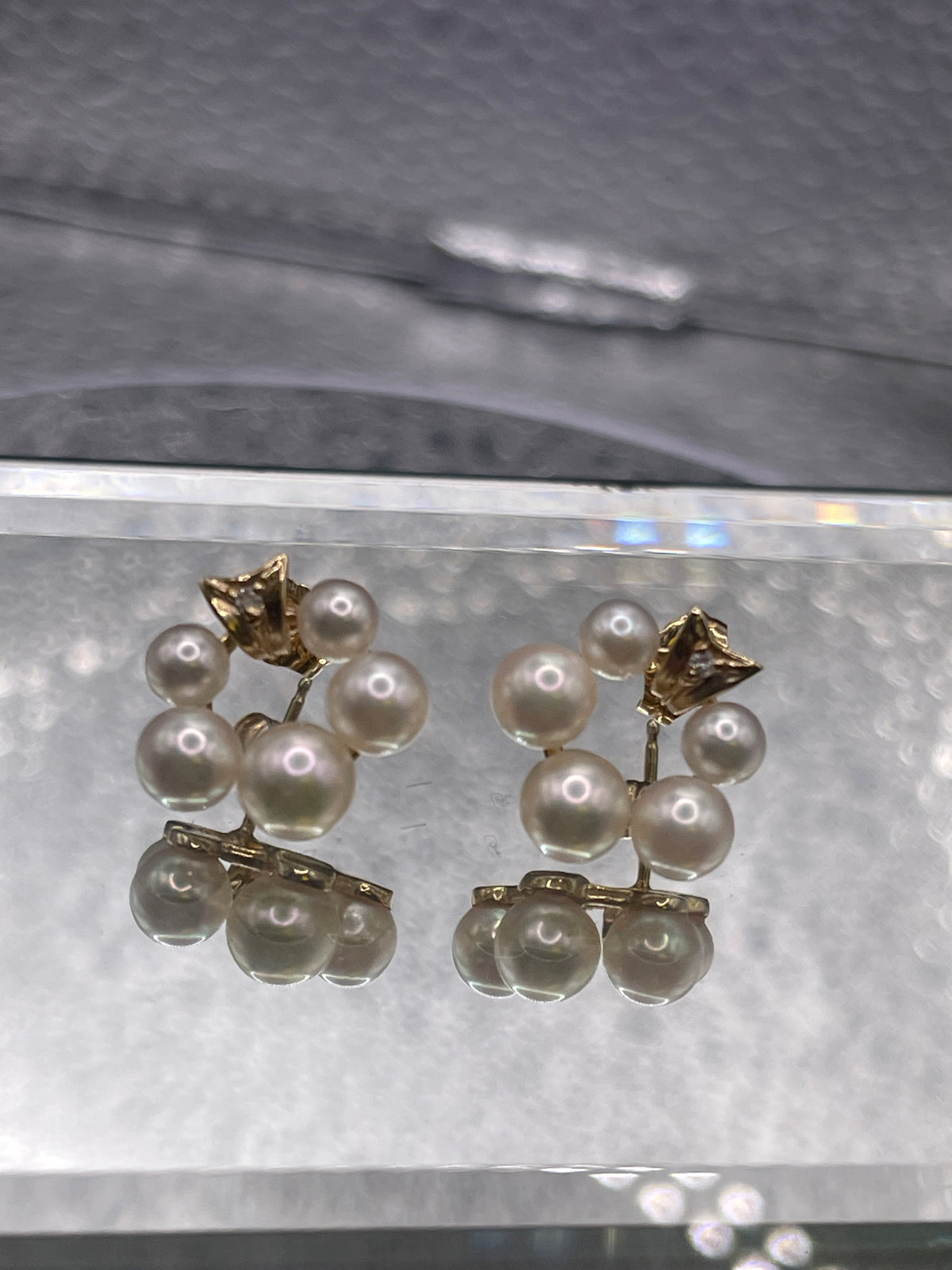 A Gorgeous Ladies 14 Karat Yellow Gold Pearl & Diamond Hoop Stud Earrings