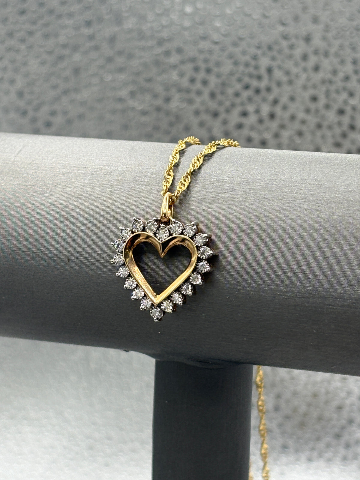 10 Karat Yellow Gold Ladies Diamond Heart Pendant