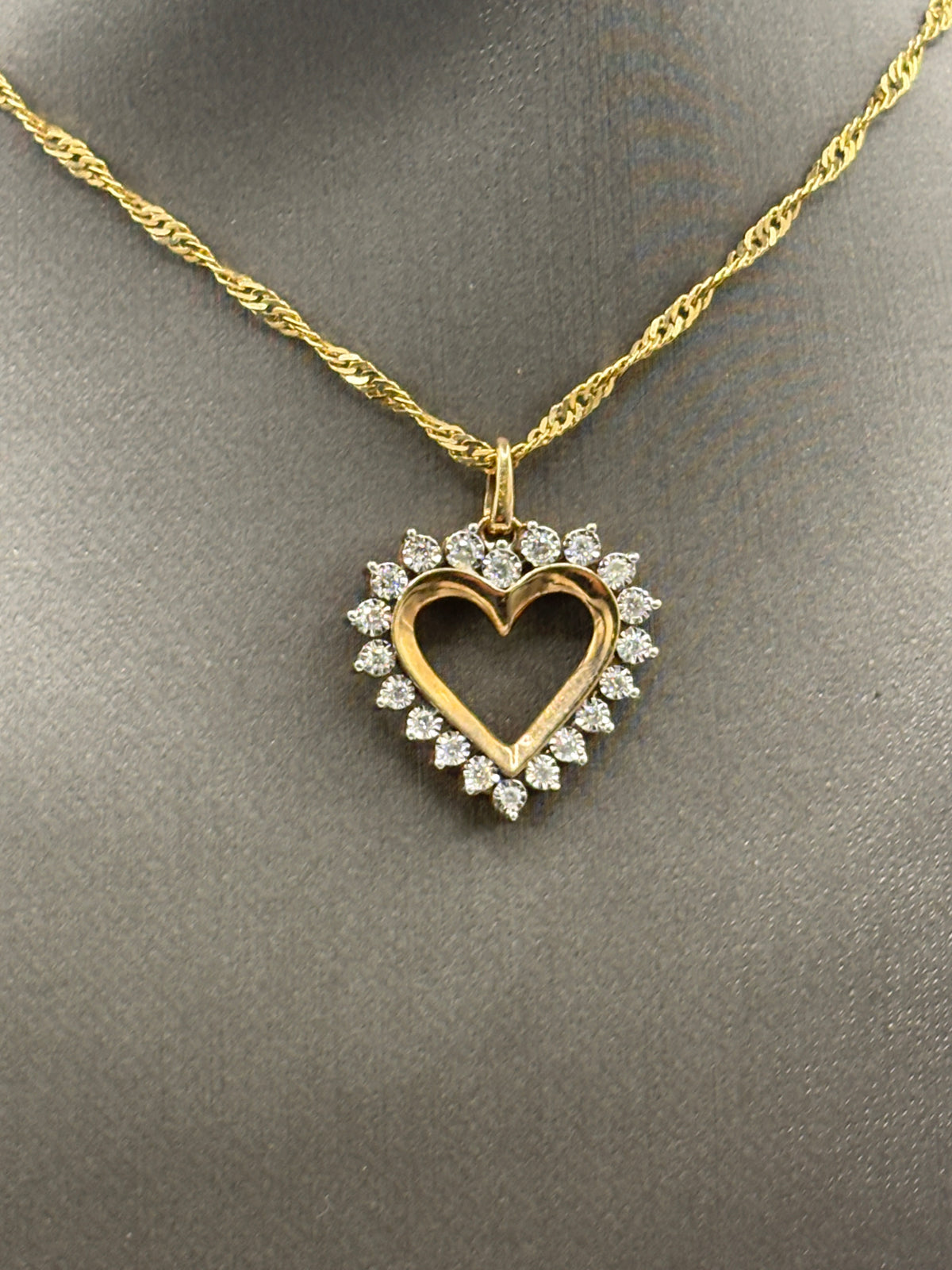10 Karat Yellow Gold Ladies Diamond Heart Pendant