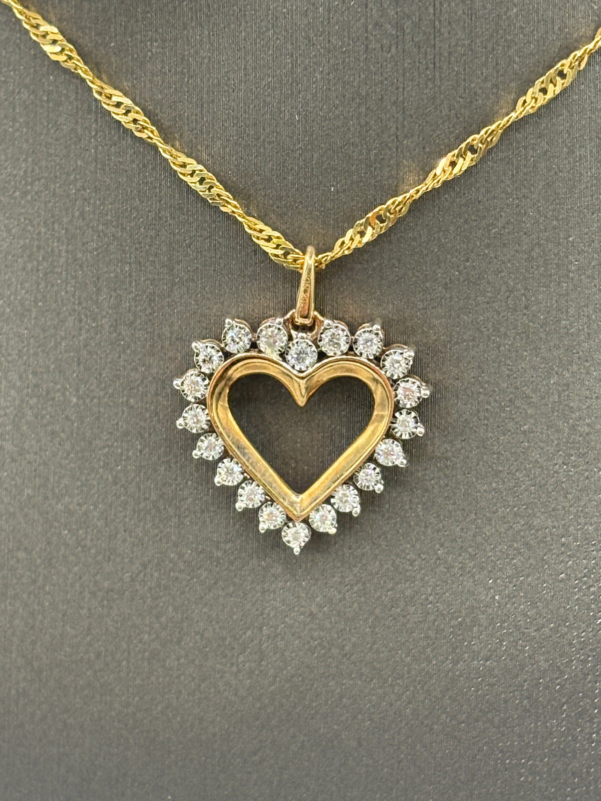 10 Karat Yellow Gold Ladies Diamond Heart Pendant
