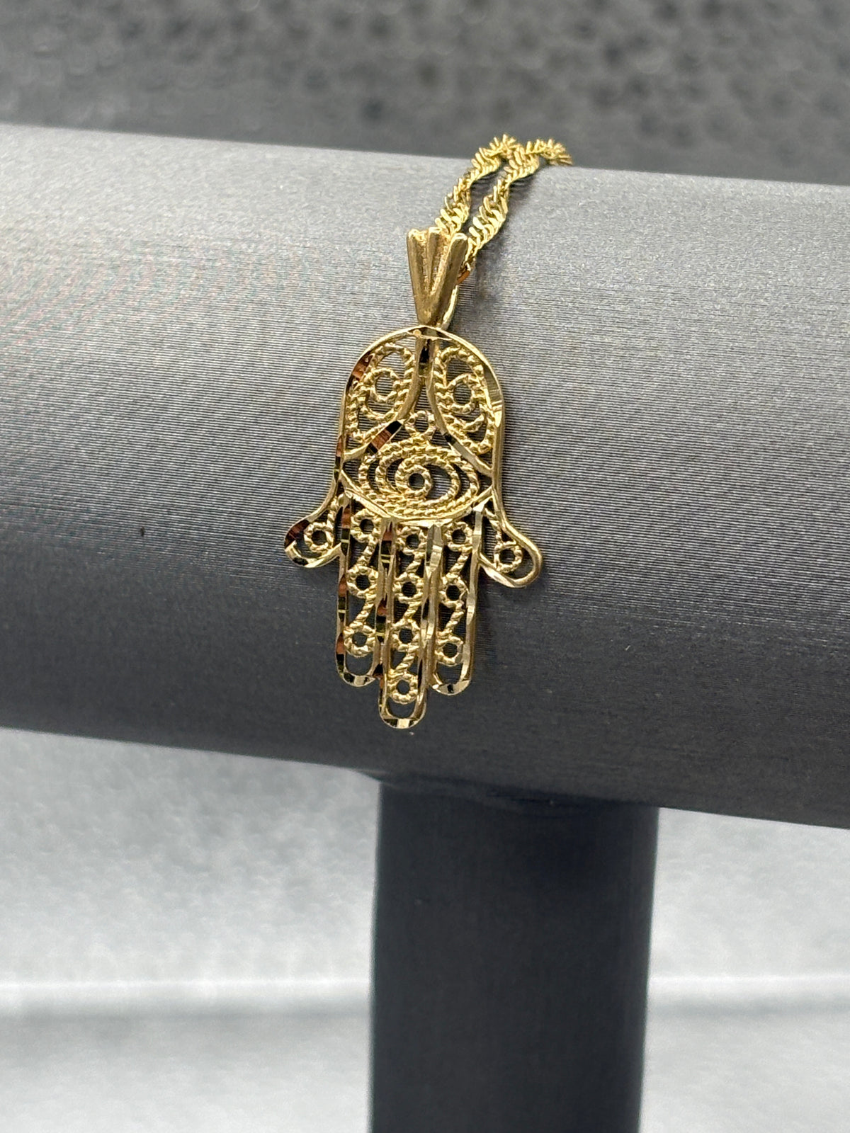 14 Karat Yellow Gold Ladies Filagree Hand Of God Pendant