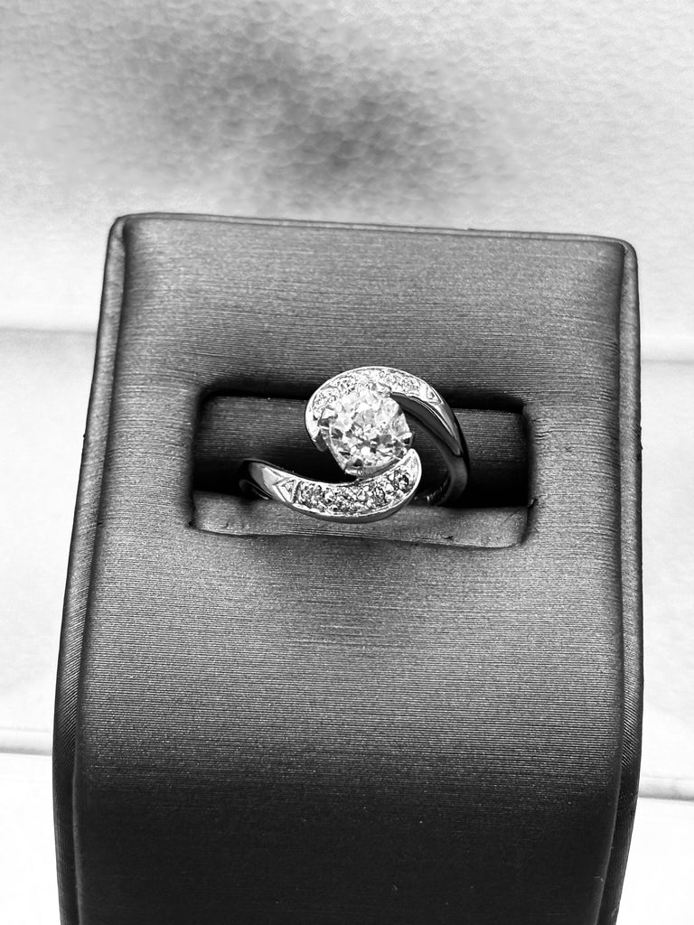 Antique Platinum Ladies Diamond Filagree Swirl Ring