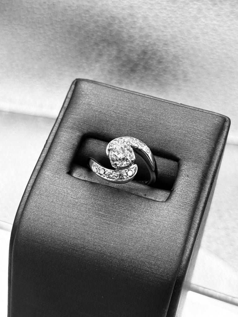 Antique Platinum Ladies Diamond Filagree Swirl Ring