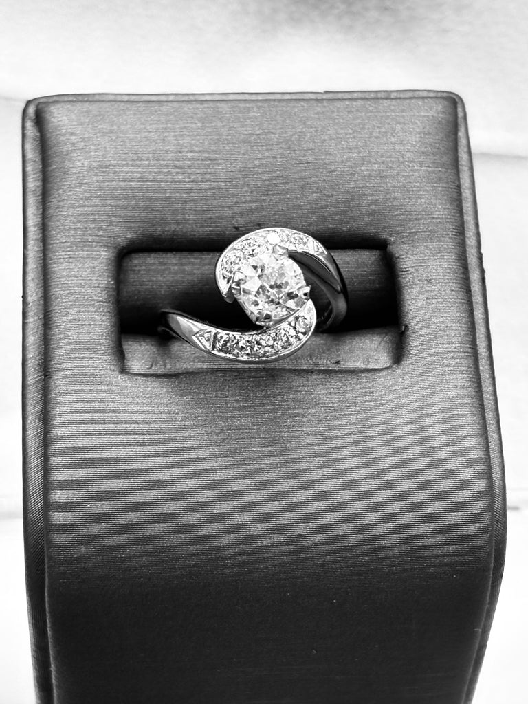 Antique Platinum Ladies Diamond Filagree Swirl Ring