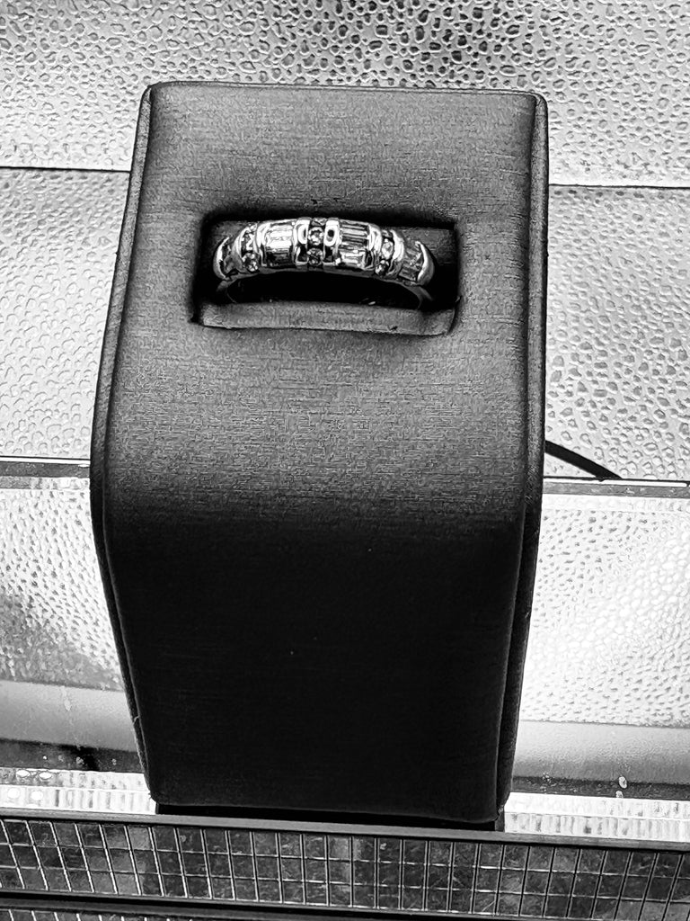 14 Karat White Gold Ladies/Gents Diamond Wedding Band