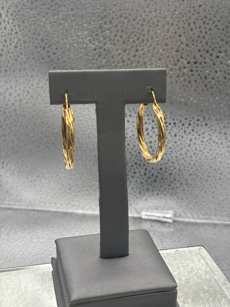 18 Karat Yellow Gold Ladies Oval Twisted Rope Earrings
