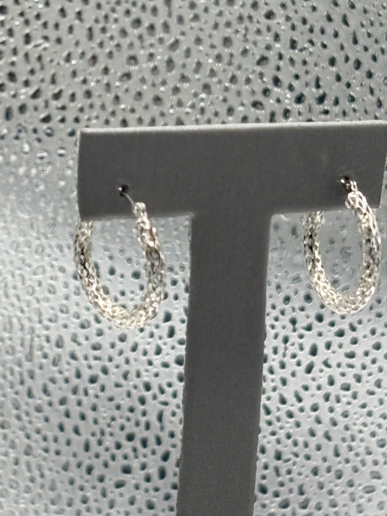 14 Karat White Gold Ladies Diamond-Cut Hoop Earrings